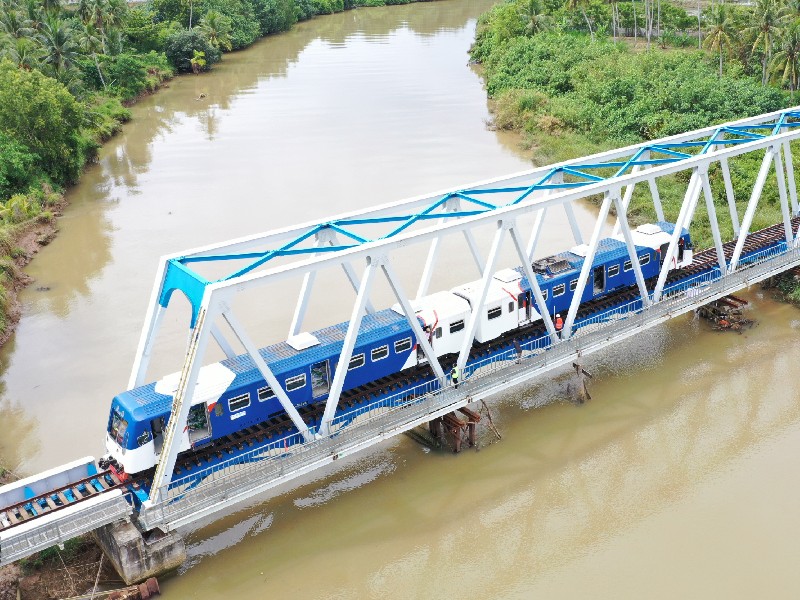 loading test jembatan kereta api KAI